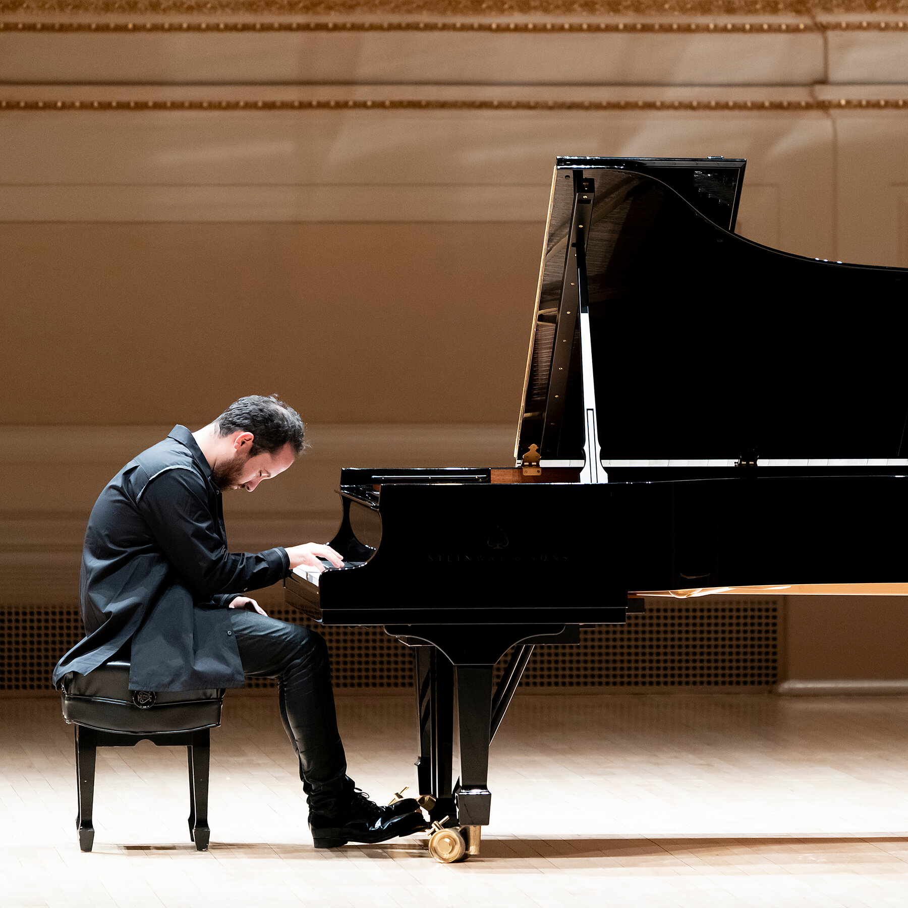 Review: A Pianist Makes Carnegie Hall His Home - The New York Times